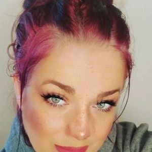 Meet your Posher, Ema